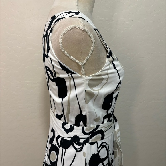 Calvin Klein White and Black Scoop Neck Fit and Flare Pleated Tie Waist Dress 6 - Picture 7 of 11